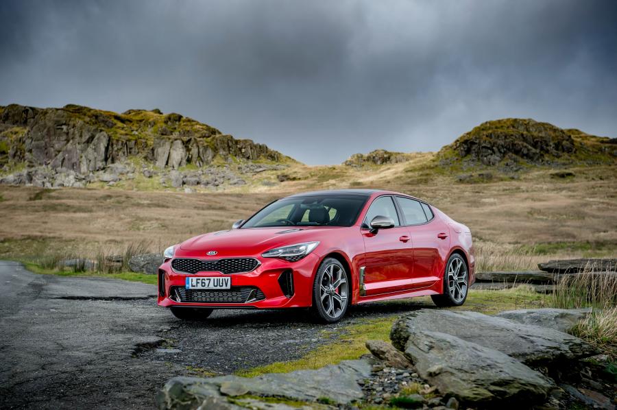  Kia Stinger GTS (CK) 2017 года  (UK) (фото 16 из 40)